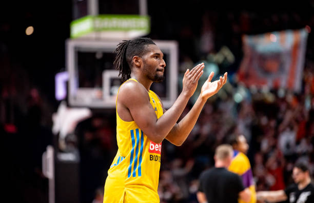 巨大关注与 巨大关注与